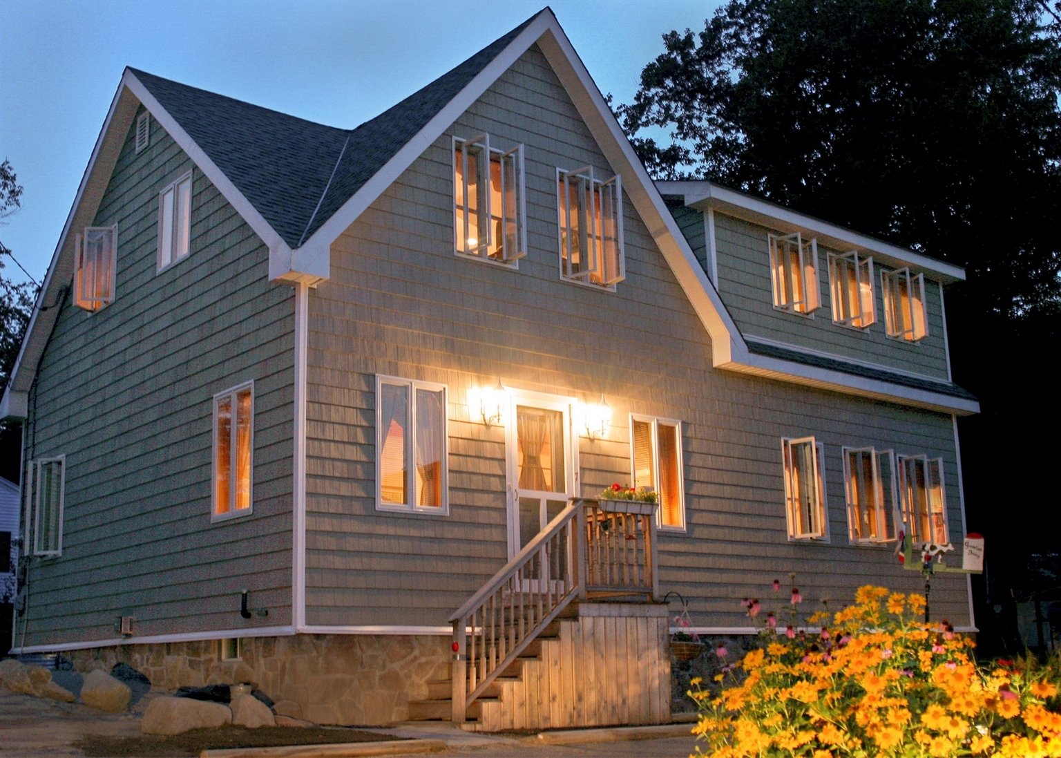 STANDISH Vacation Rental