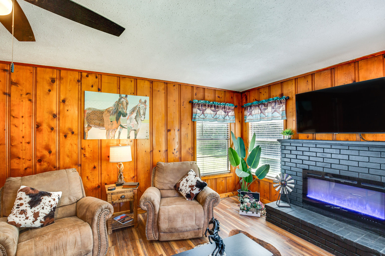 Grapeland Vacation Rental