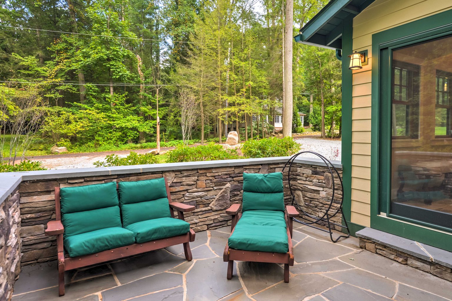 Laughlintown Vacation Rental