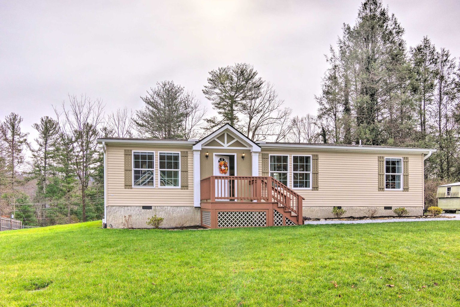 Zirconia Vacation Rental