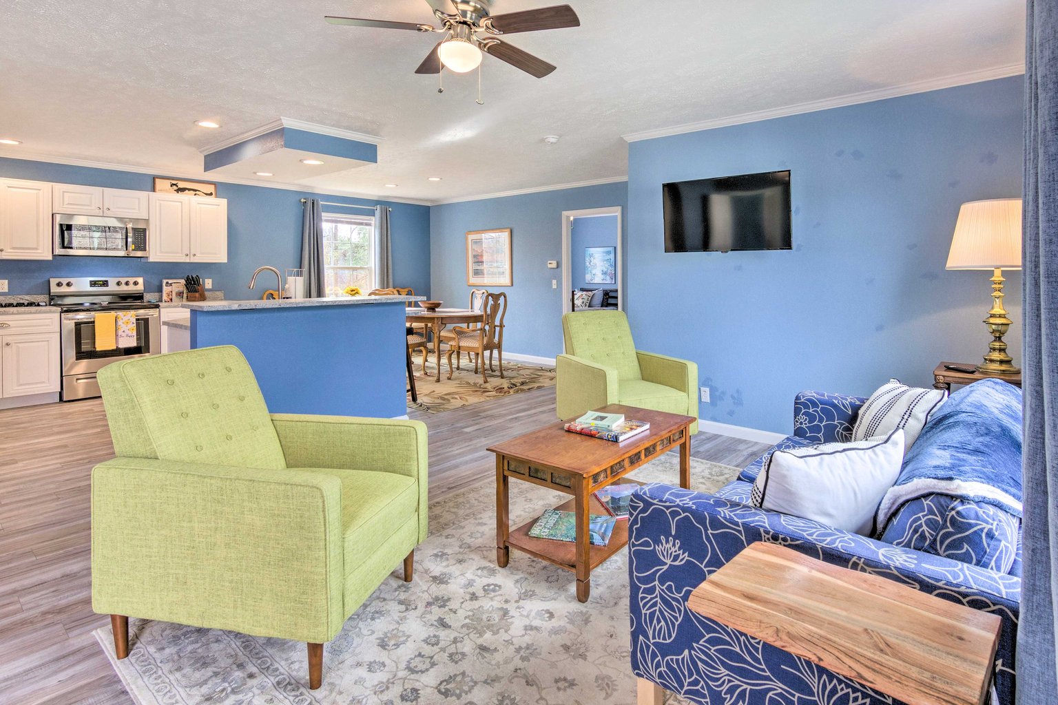 Zirconia Vacation Rental