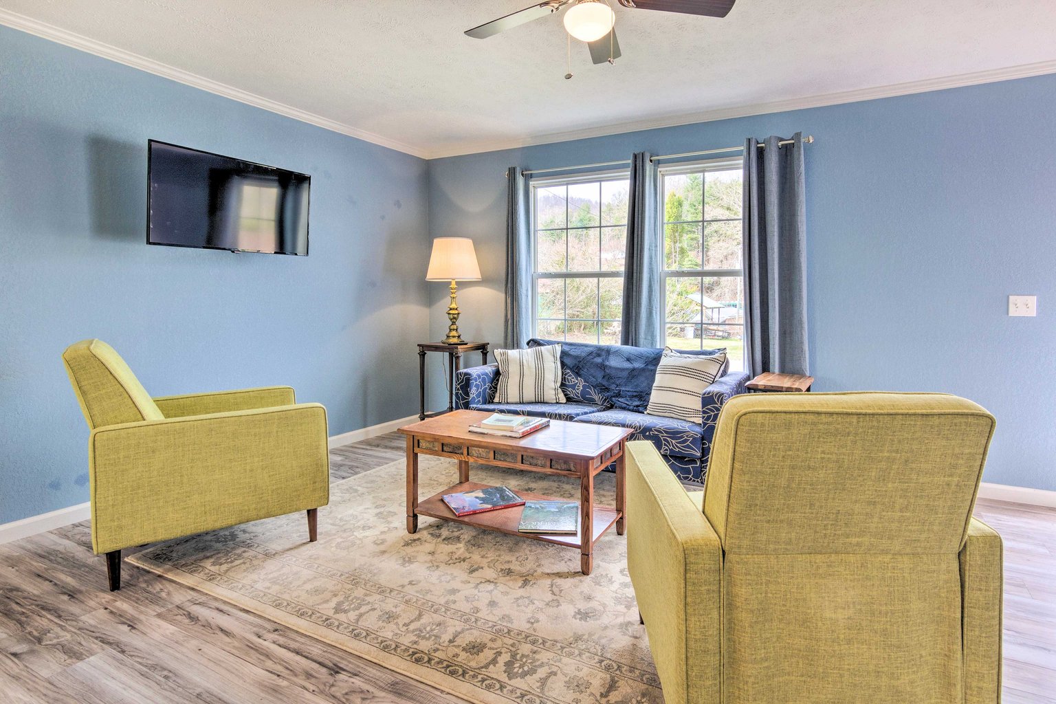 Zirconia Vacation Rental