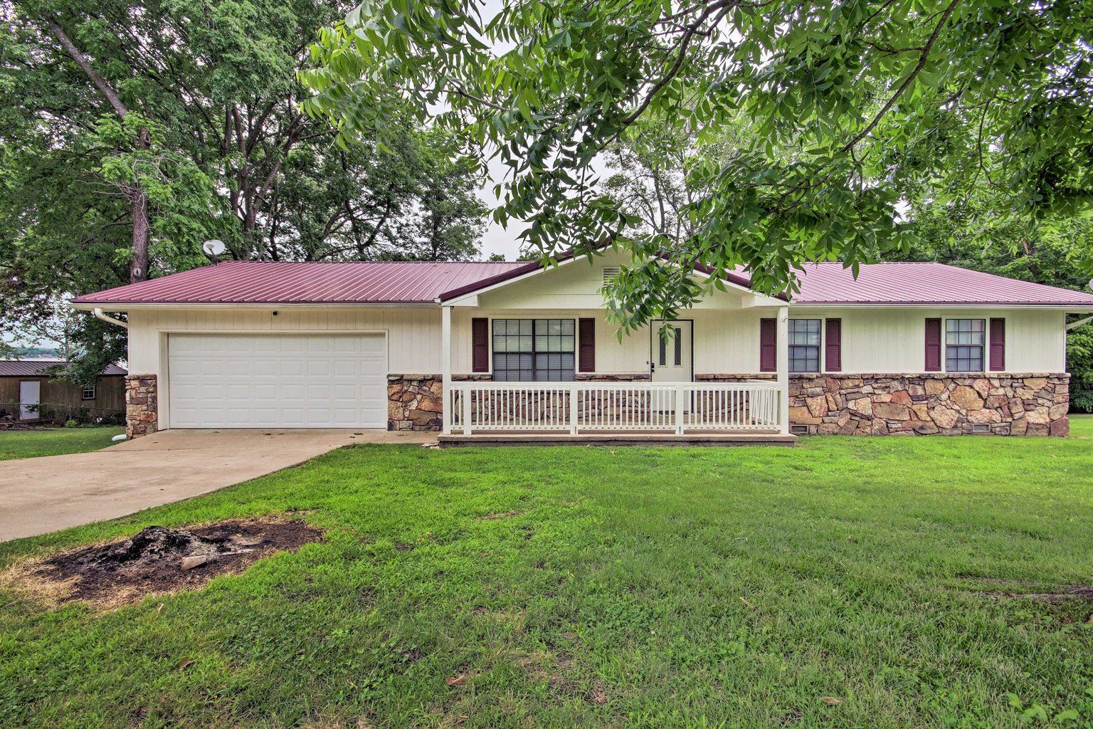 Grove Vacation Rental