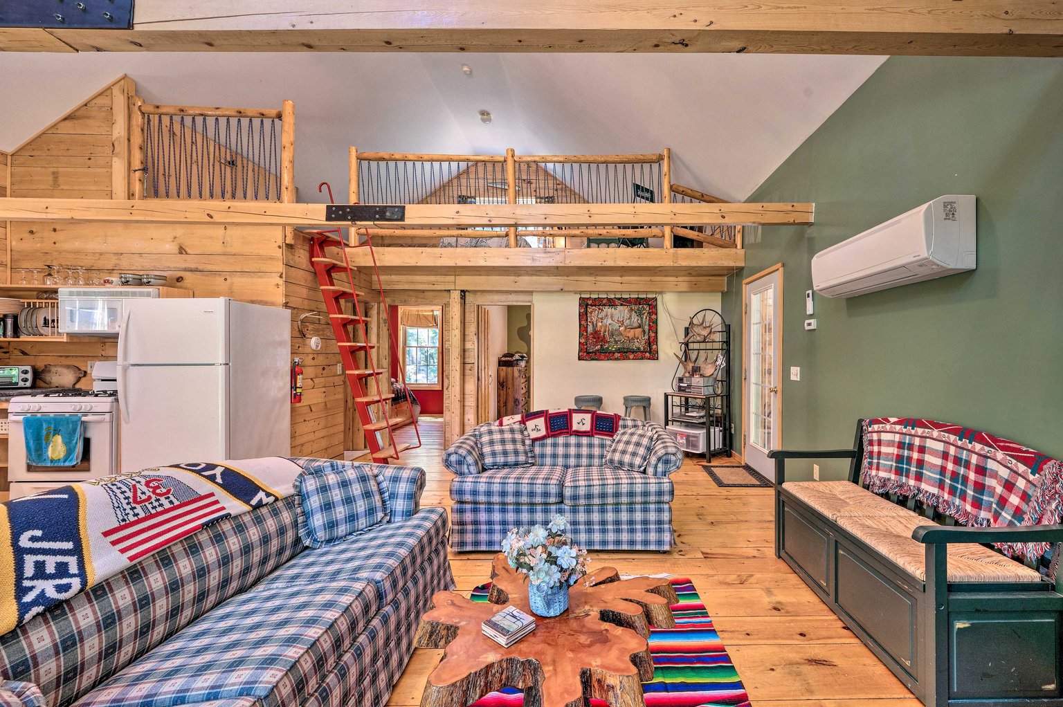 Chain of Ponds Vacation Rental