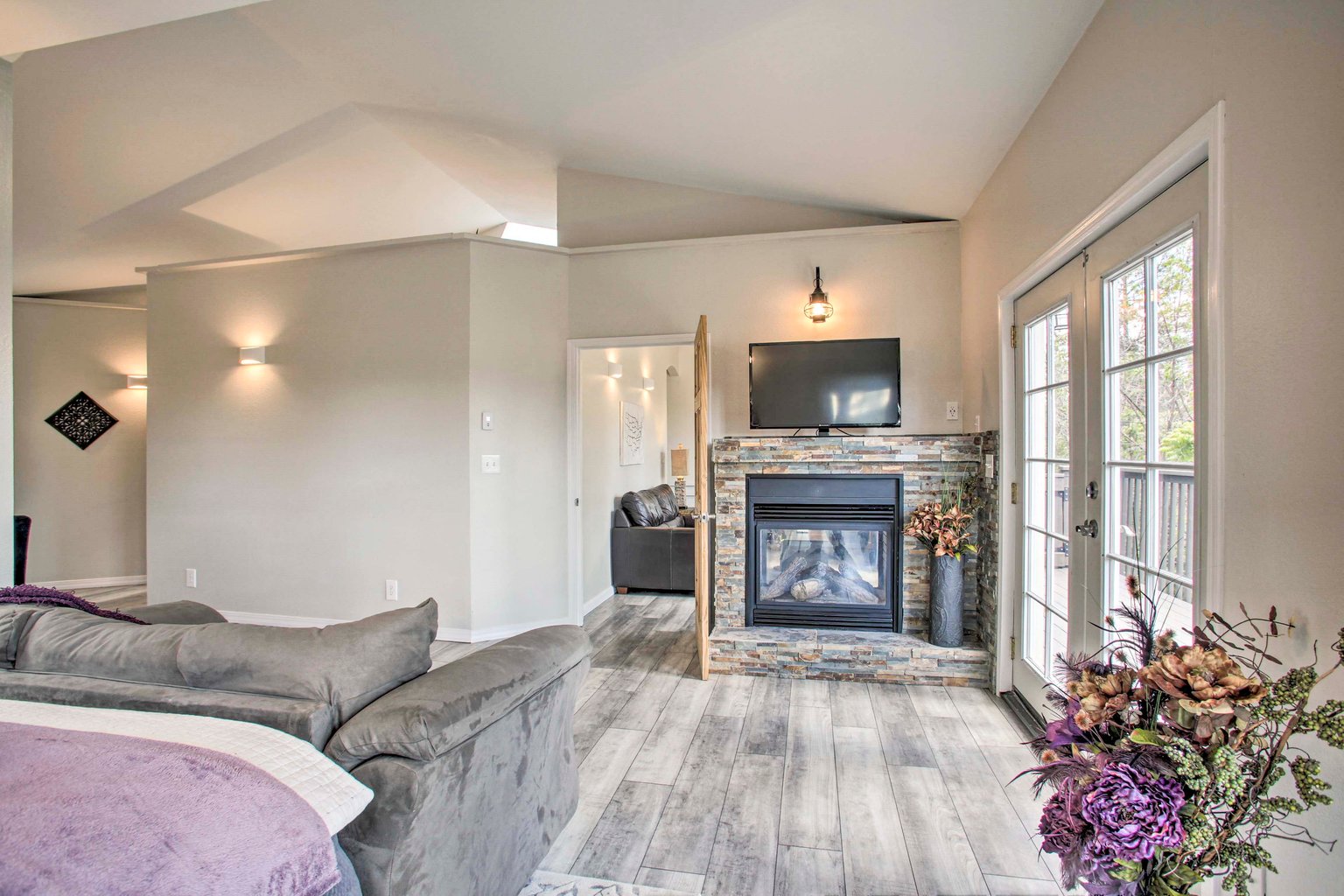 Nine Mile Falls Vacation Rental