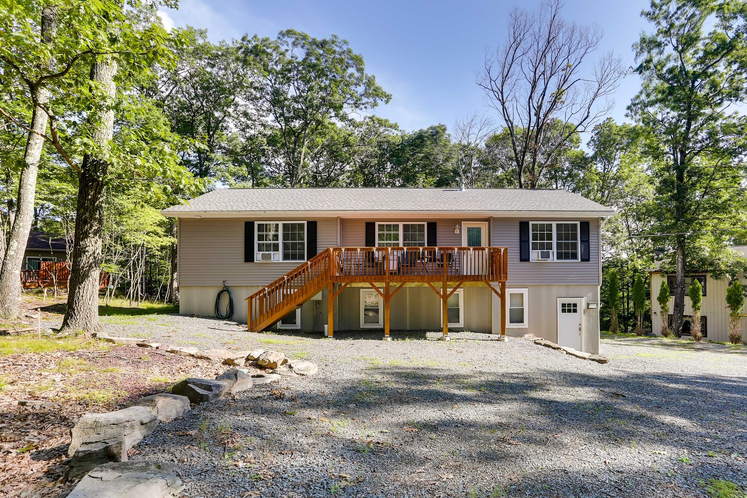 Lake Ariel Vacation Rental