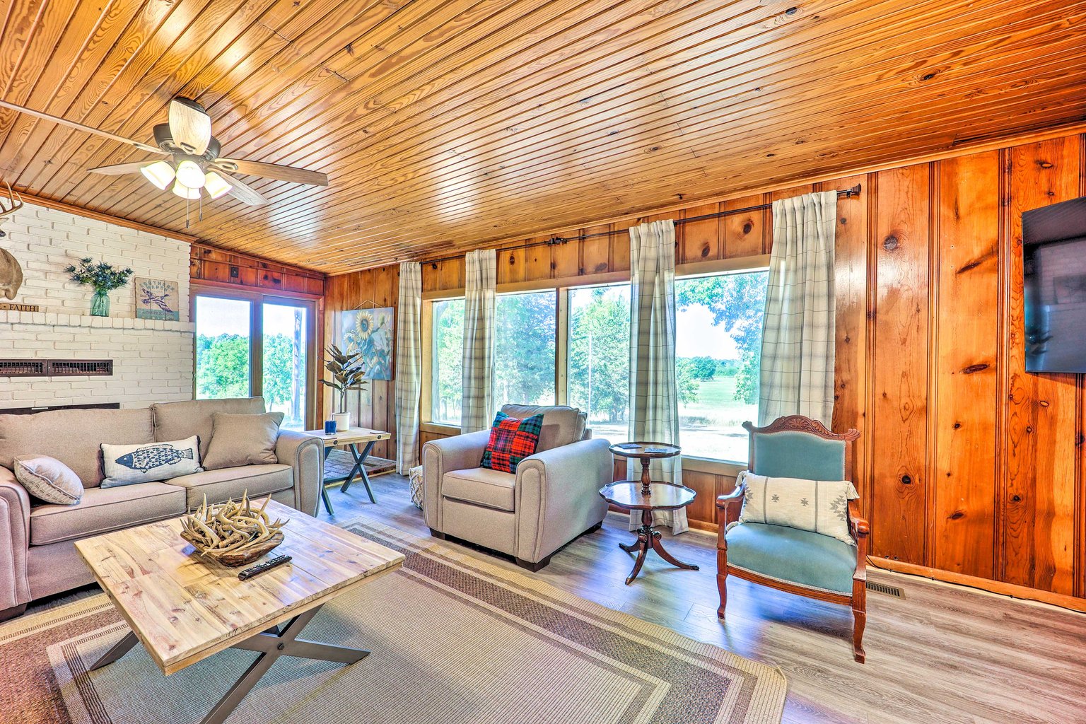 Grove Vacation Rental