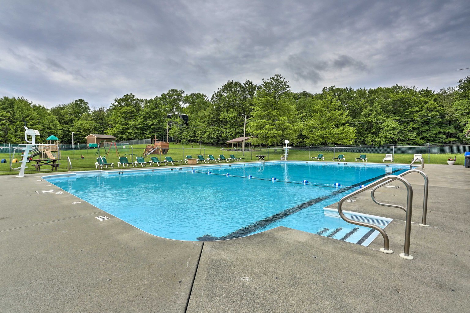 Lake Ariel Vacation Rental