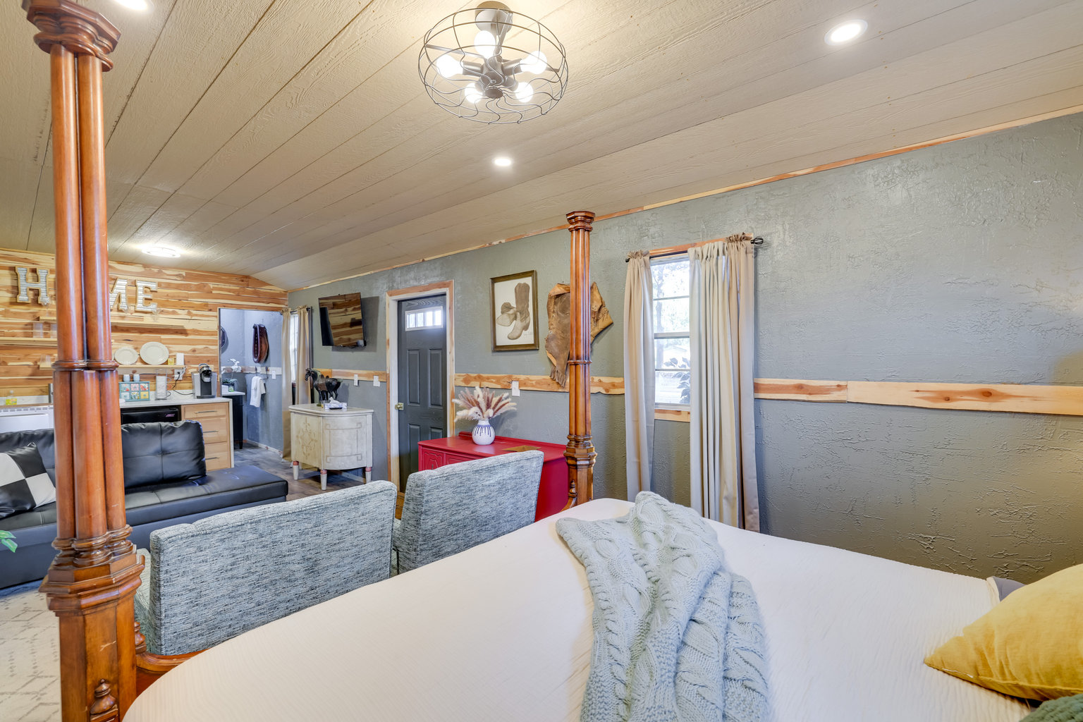 Grove Vacation Rental