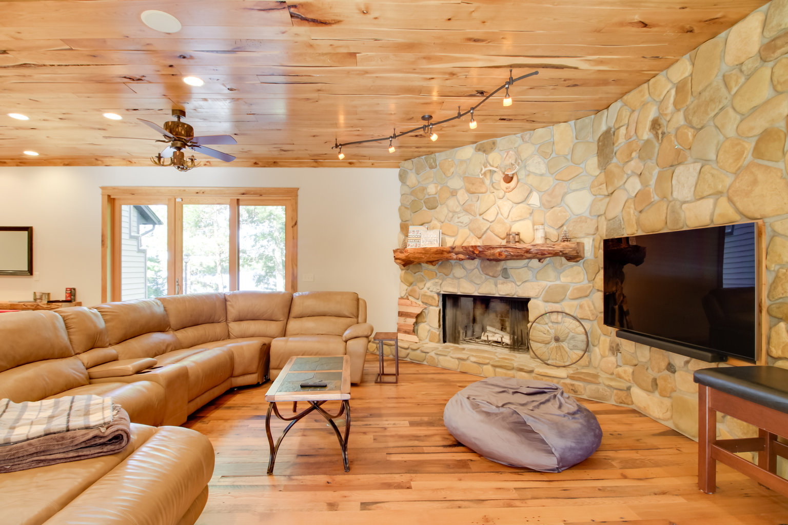 Lake Shore Vacation Rental