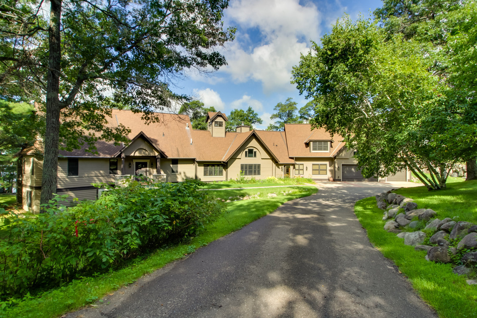 Lake Shore Vacation Rental