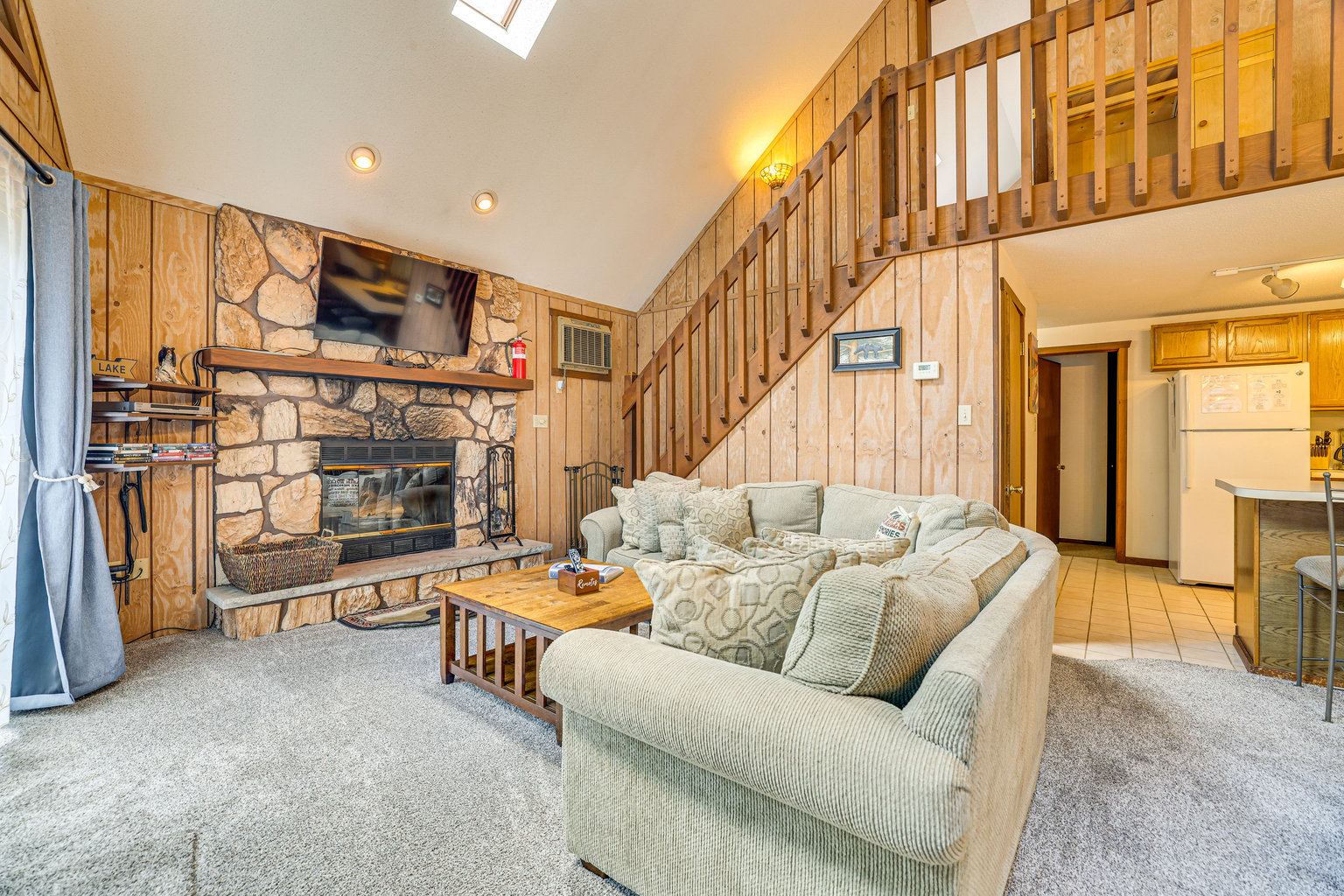 Lake Ariel Vacation Rental