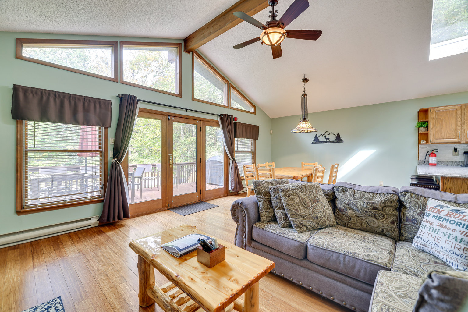 Lake Ariel Vacation Rental