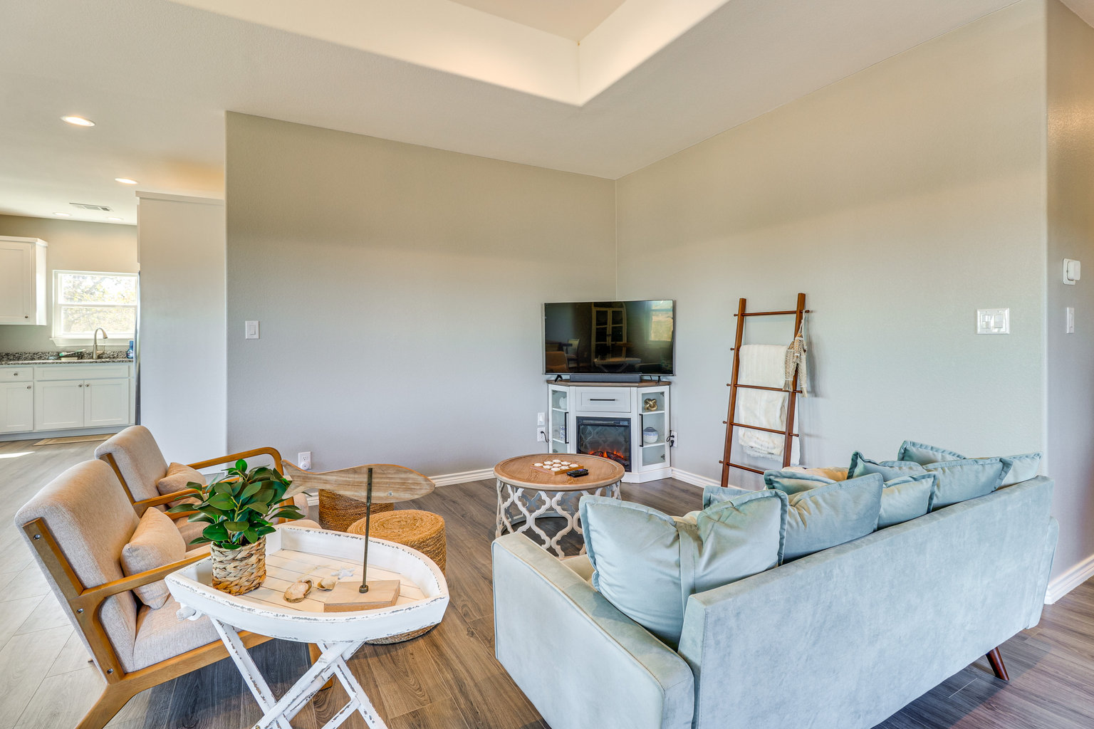 Buchanan Dam Vacation Rental