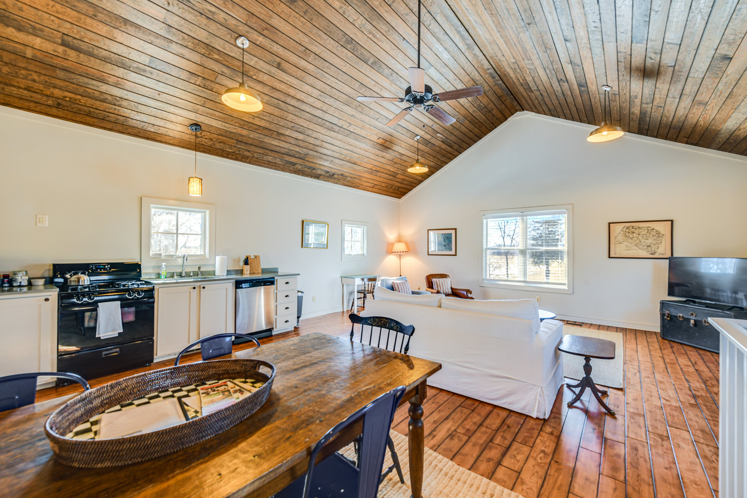 Louisa Vacation Rental