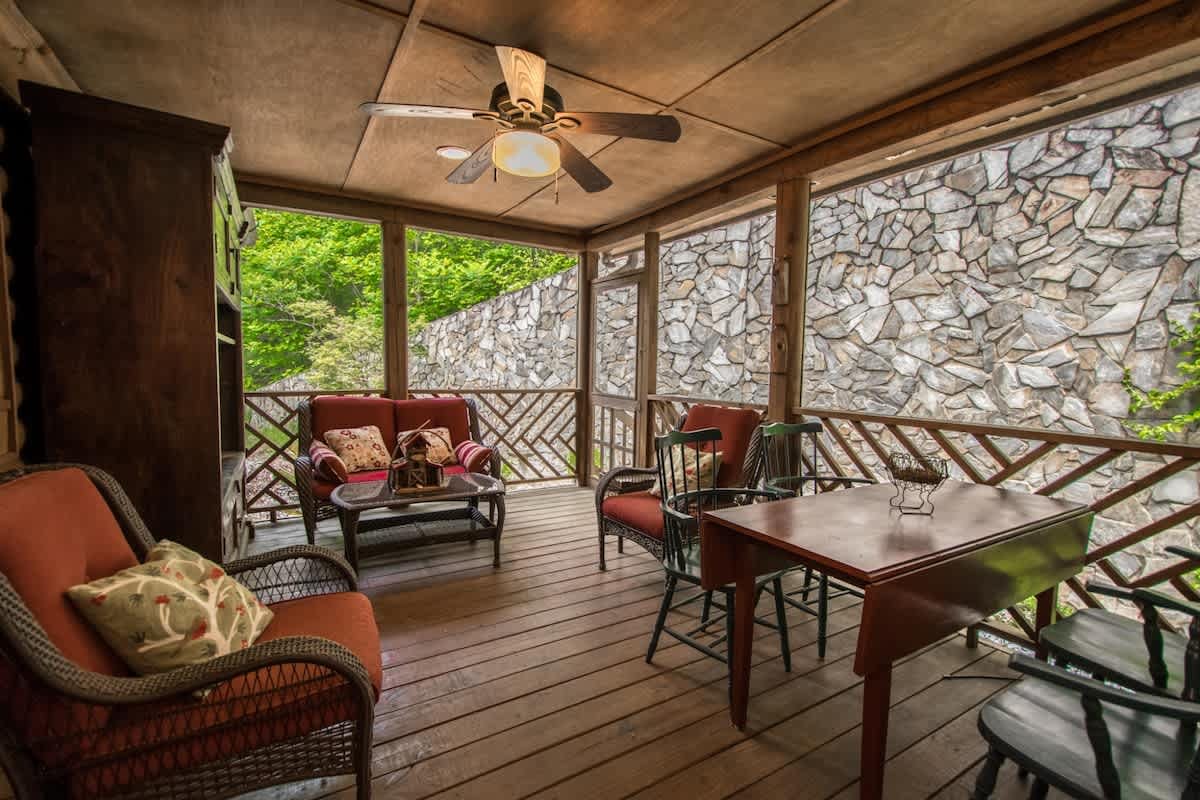 Zirconia Vacation Rental