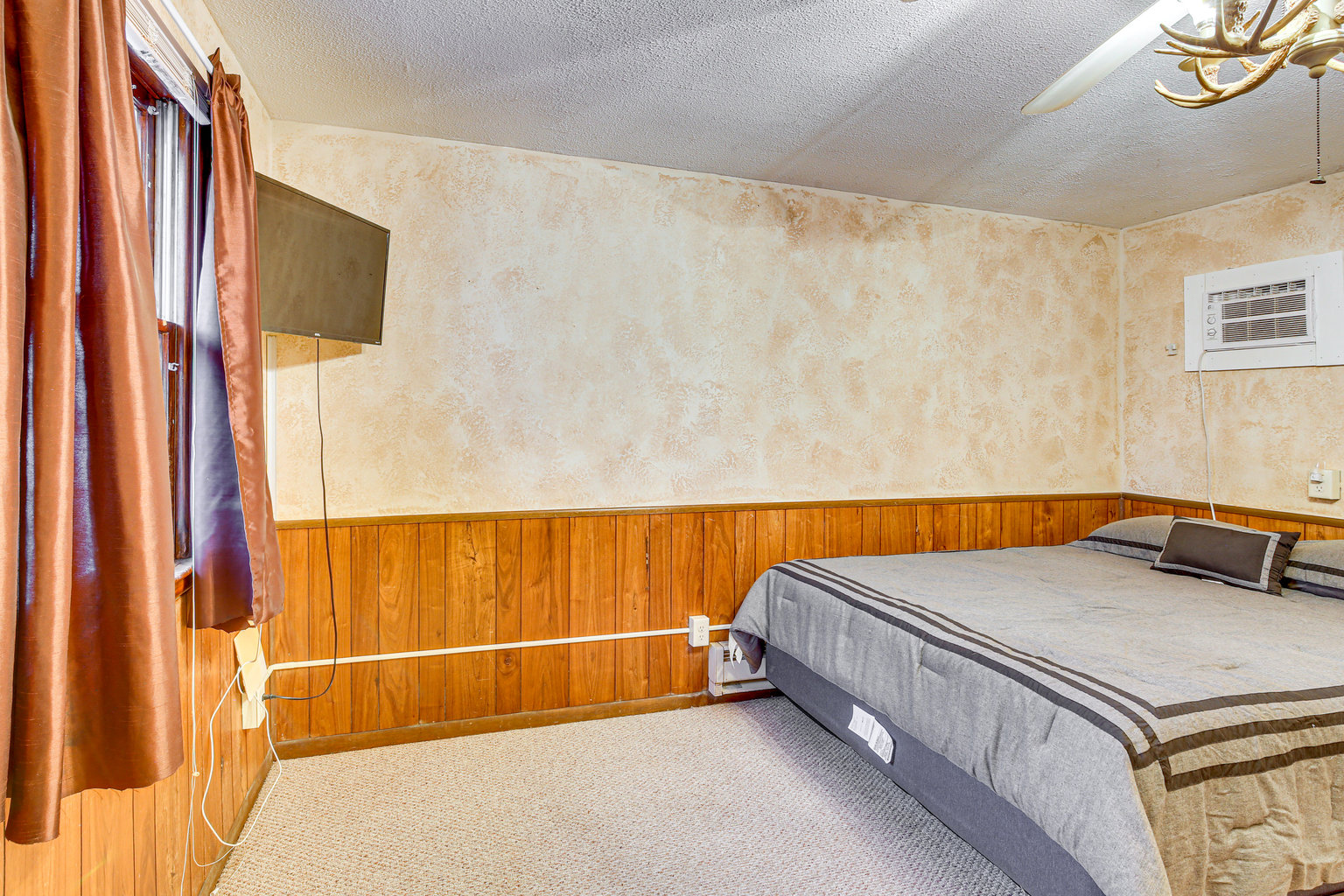 Lake Mills Vacation Rental