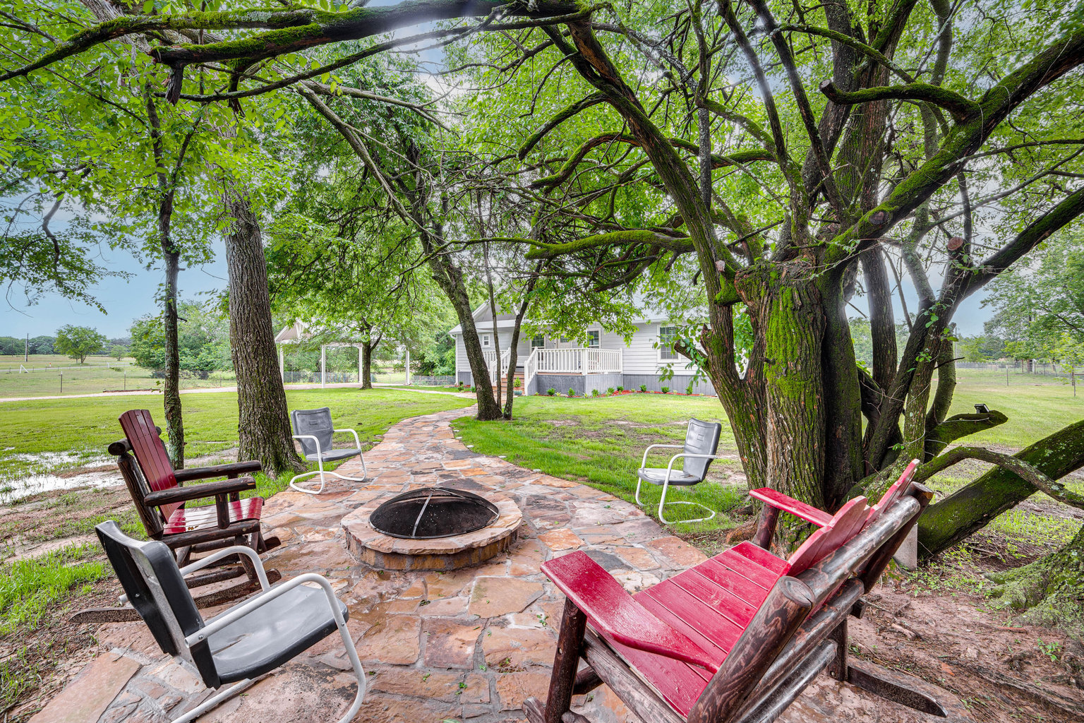 Yantis Vacation Rental