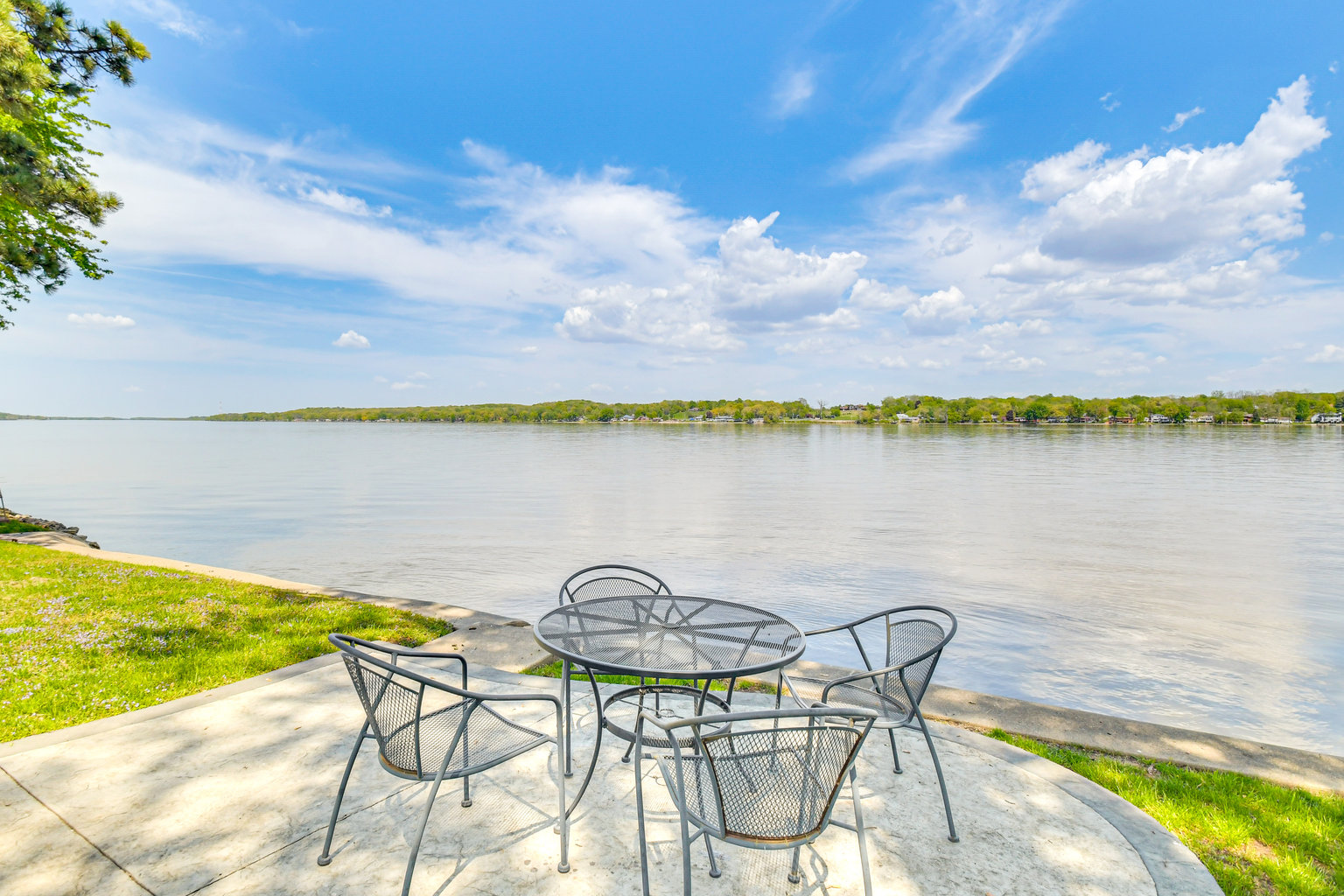 Le Claire Vacation Rental