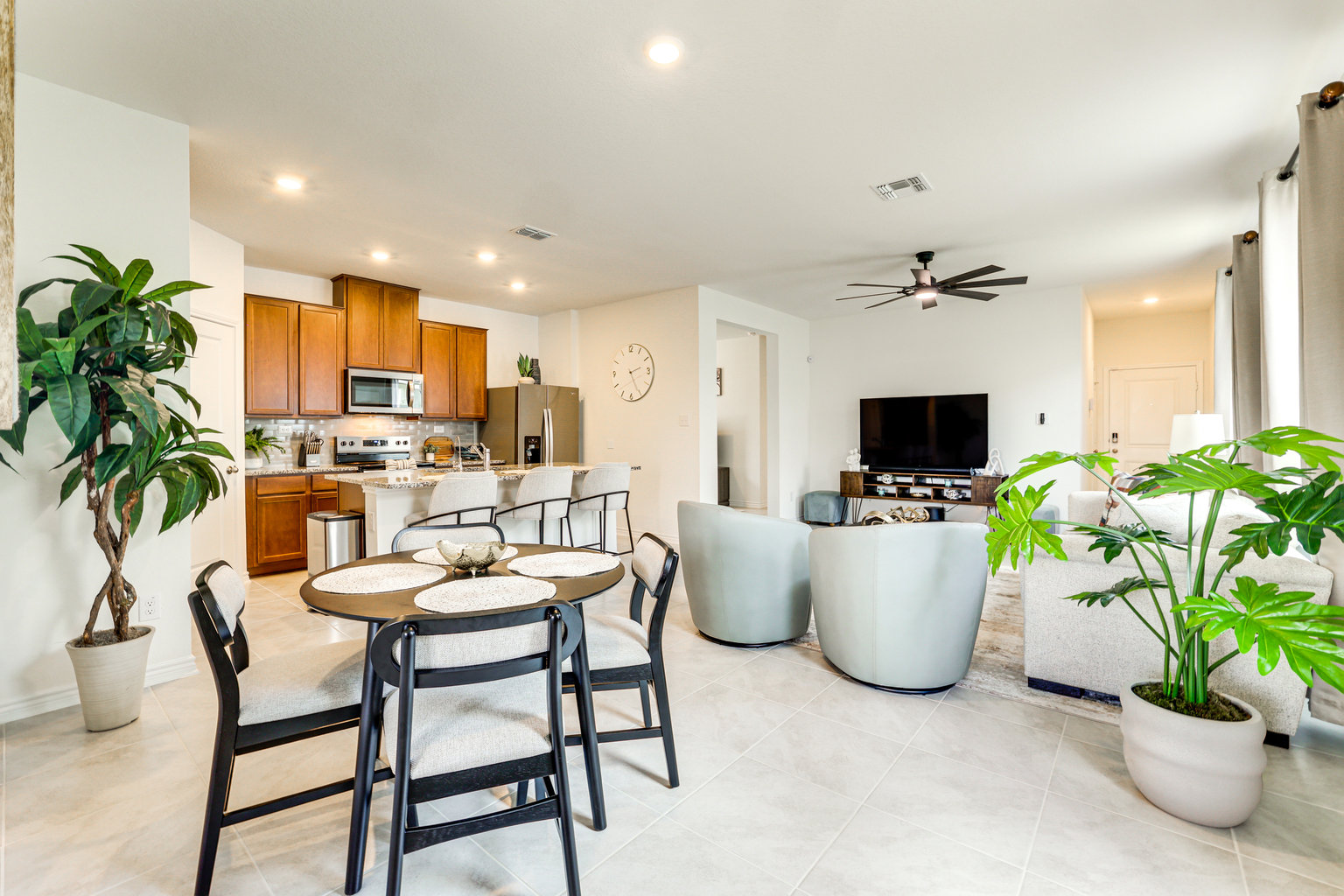 Elmendorf Vacation Rental