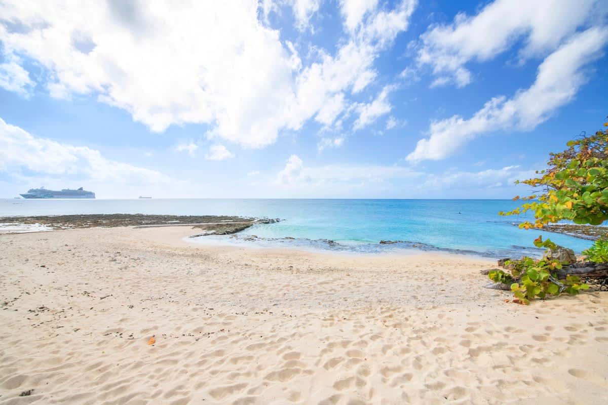 Seven Mile Beach Vacation Rental