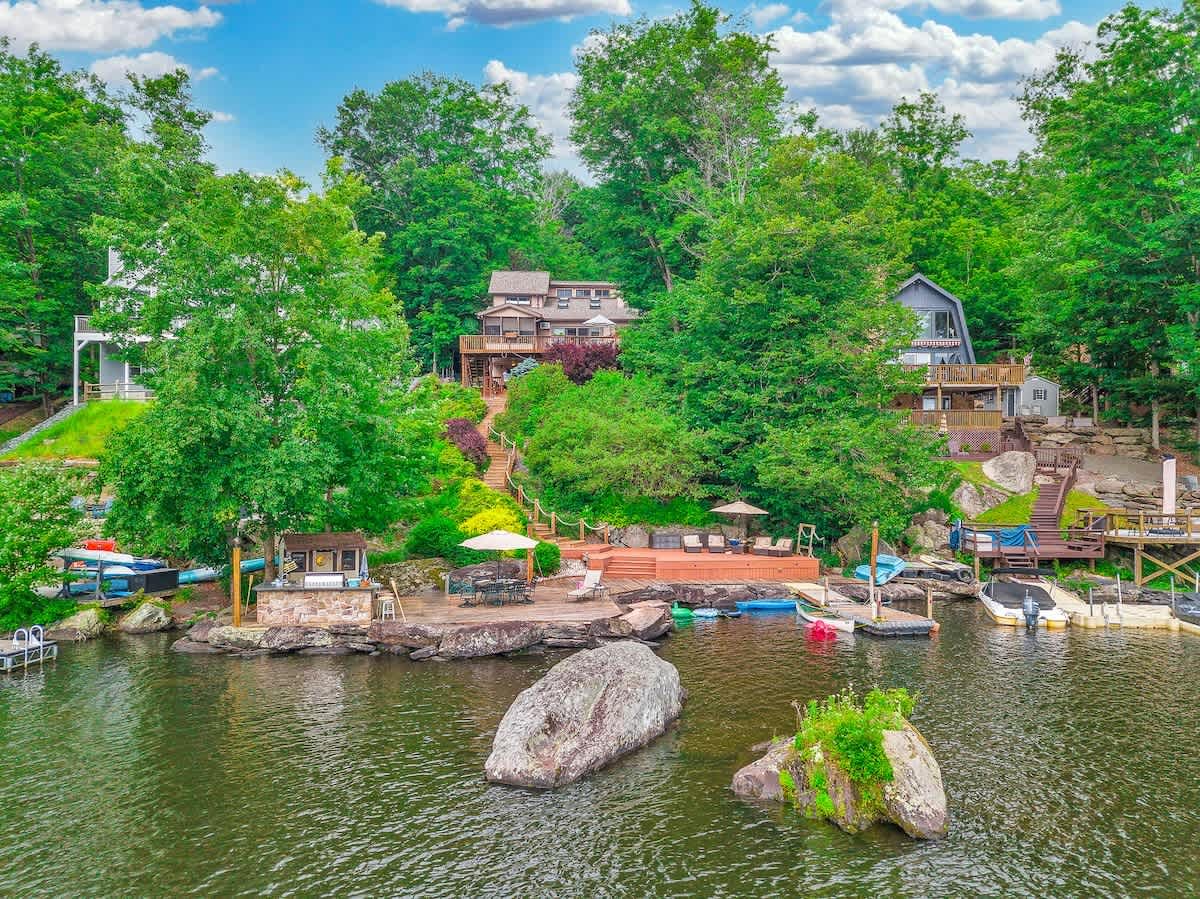 Lake Ariel Vacation Rental