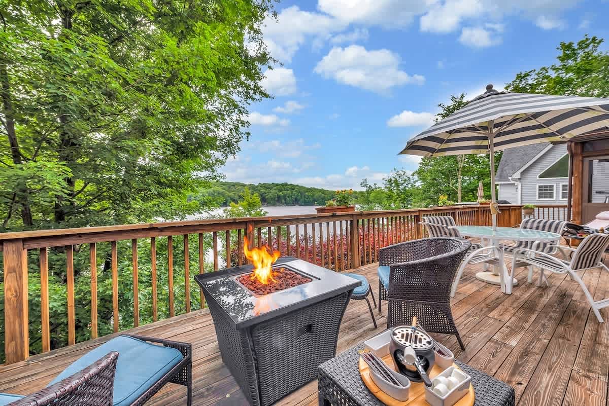 Lake Ariel Vacation Rental