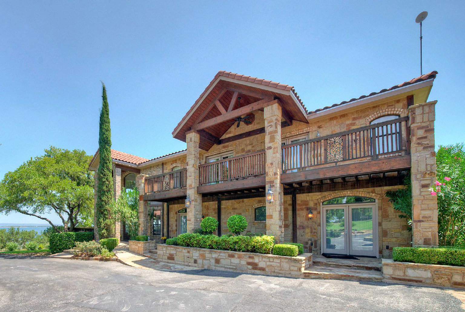 Buchanan Dam Vacation Rental