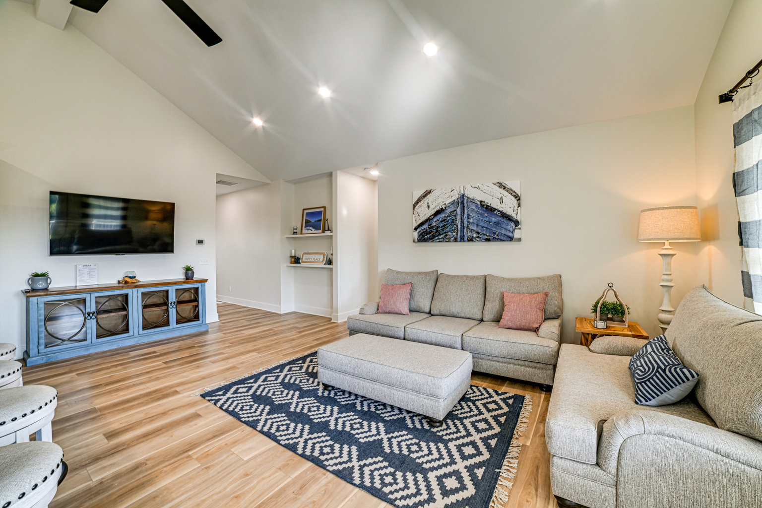 Grand Rivers Vacation Rental