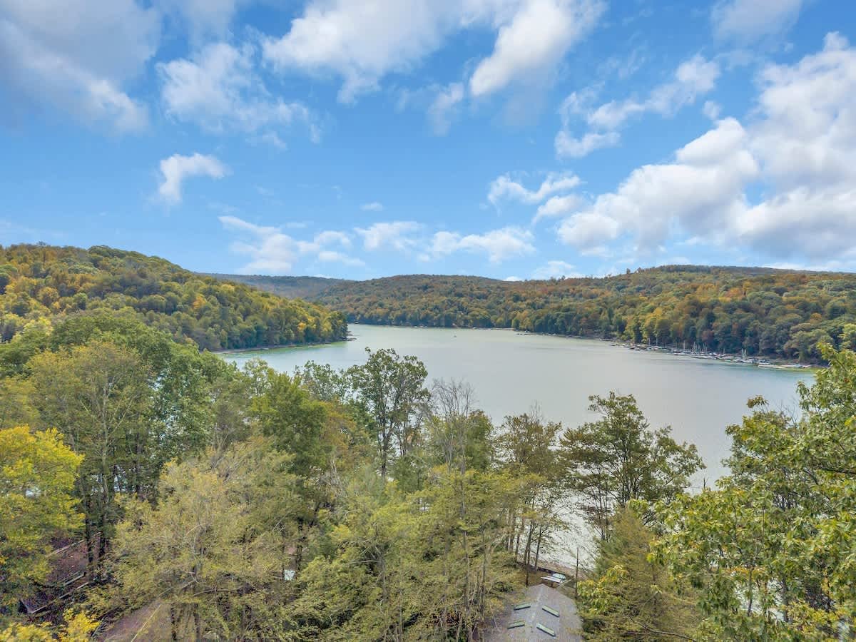 Lake Ariel Vacation Rental