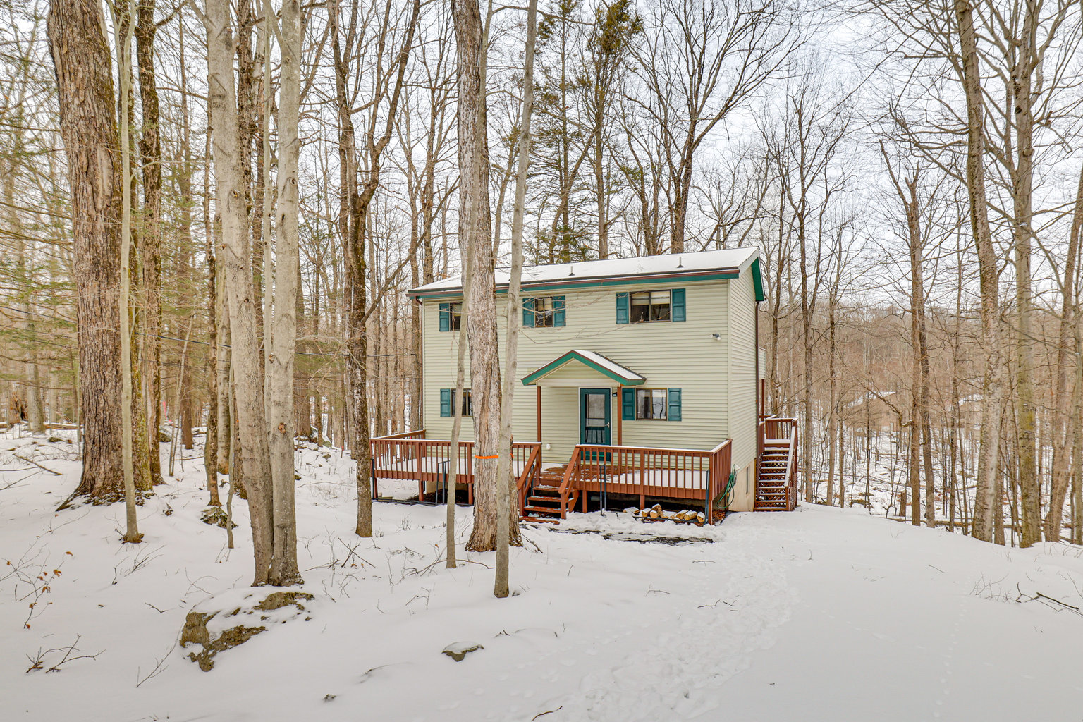 Lake Ariel Vacation Rental